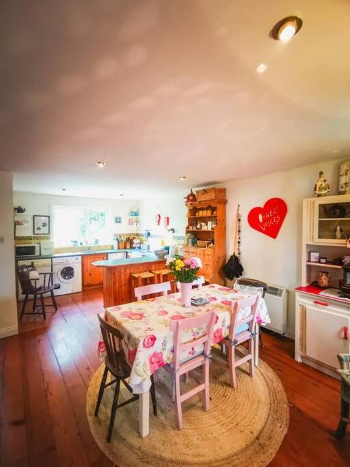 Orchard Cottage Дингъл Екстериор снимка